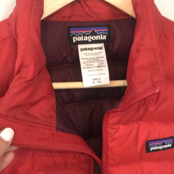 ⭐️ Patagonia Puff Down Vest - Picture 3 of 6